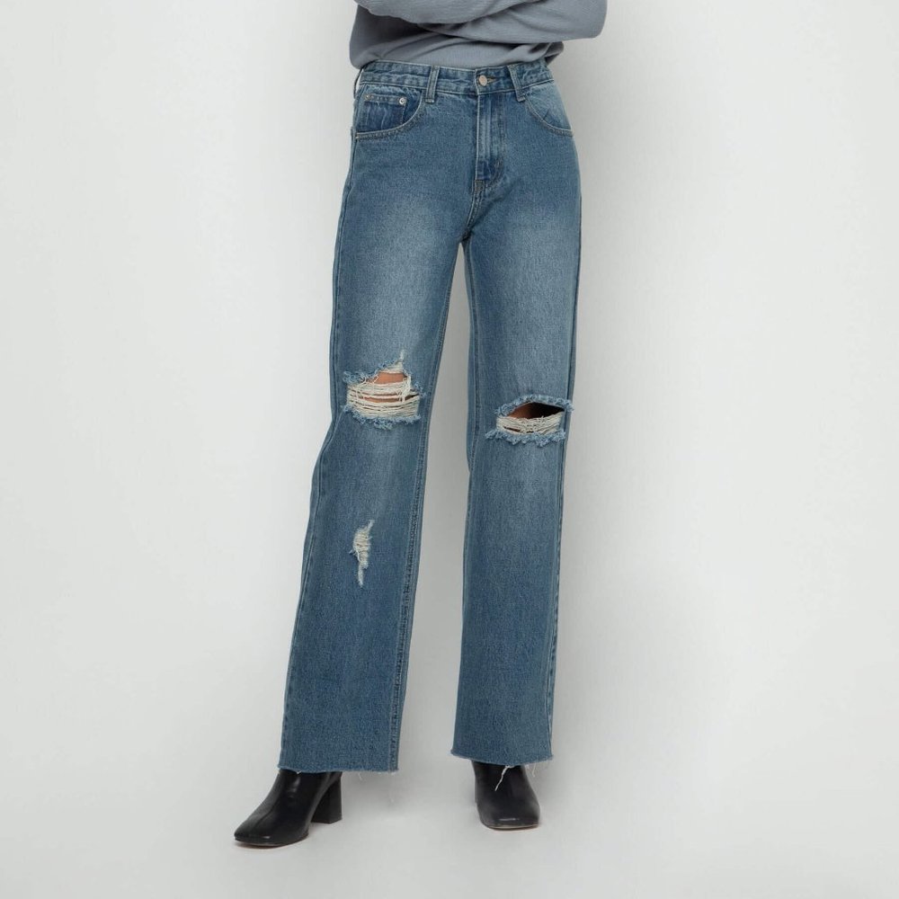 NWT Oak + Fort distressed straight leg jean